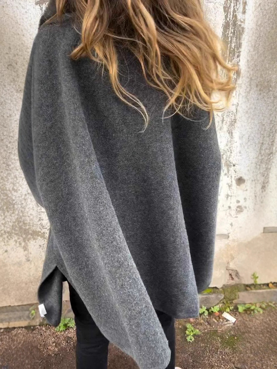 Autumn/Winter Loose-fitting Long-sleeved Cape Coat with Large Lapel and Faux Fur Collar