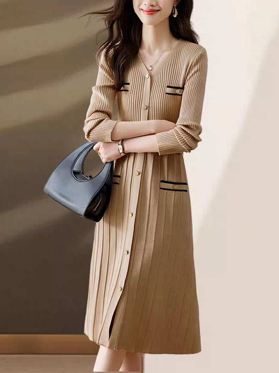 V-neck knit dress with metal buckle, autumn/winter