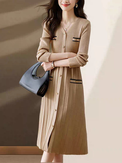V-neck knit dress with metal buckle, autumn/winter