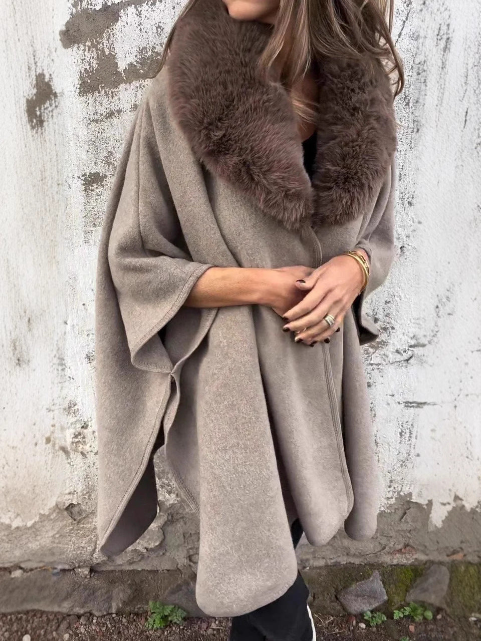 Autumn/Winter Loose-fitting Long-sleeved Cape Coat with Large Lapel and Faux Fur Collar