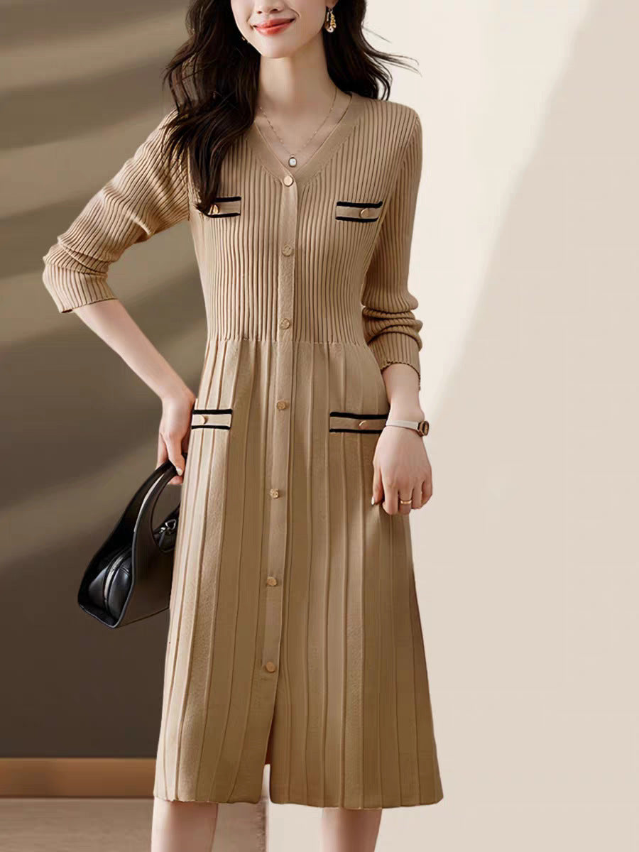 V-neck knit dress with metal buckle, autumn/winter