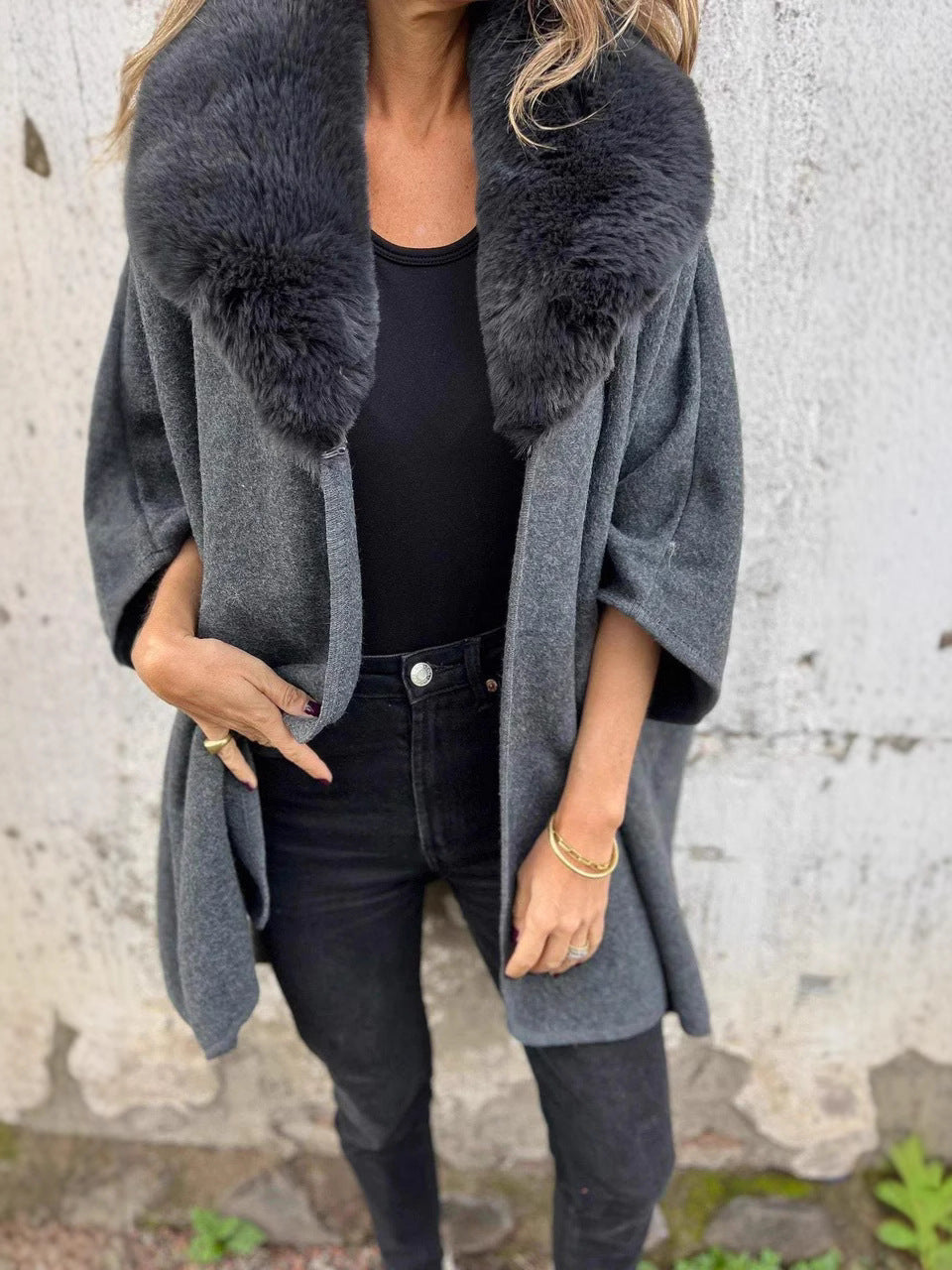 Autumn/Winter Loose-fitting Long-sleeved Cape Coat with Large Lapel and Faux Fur Collar
